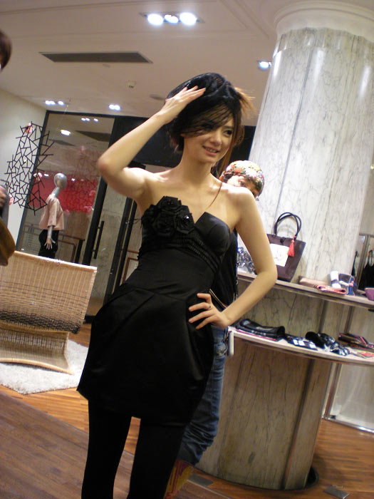 戚薇亮相中<em>歌</em>榜美丽冻人 <em>男才女貌</em>试装现身-