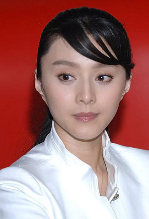 明星对比照:选错发型足足老10岁(组图)-女明星