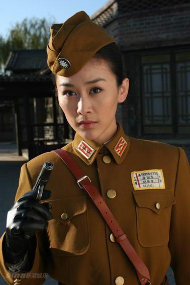 荧幕美女特务大PK 周扬再演卧底不惧对比(图)-荧