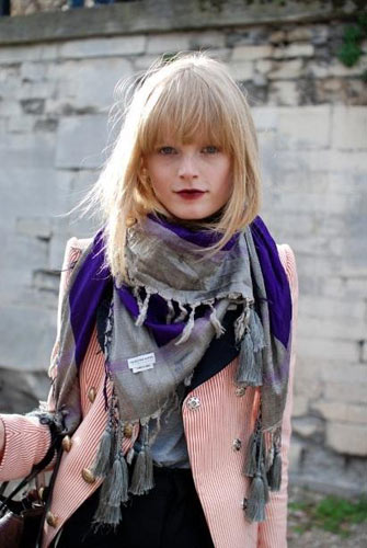 超模示范三角围巾搭配法[组图]-三角围巾,搭配