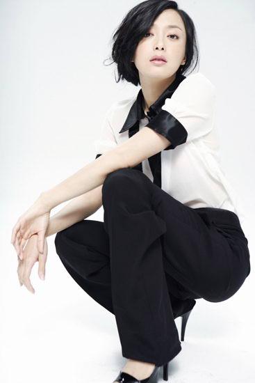 秦岚拍《 红色电波 》 演绎无间道式精彩故事-