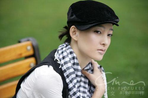 《血色迷雾》北京热播 王丽坤穿的洋气演的出