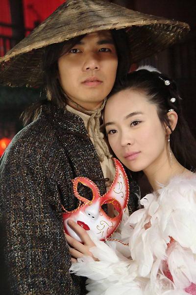 《玫瑰江湖》钟汉良救霍思燕 英雄<em>美女缠绵</em>悱