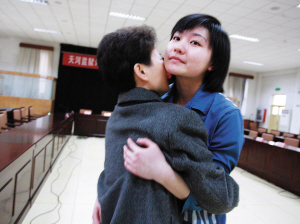 为给男友买车诈骗奥运冠军 女犯狱中当上主播