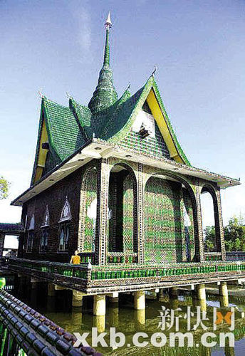 泰国僧侣用回收啤酒瓶建寺庙-寺庙,啤酒瓶,僧侣