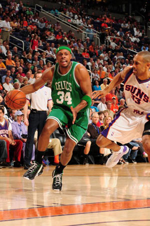 身体素质男:皇帝彪悍 科比麦蒂本相当-身体素质