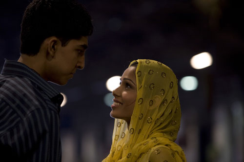 《贫民富翁》全球票房破2亿 众奖铺就成功之路