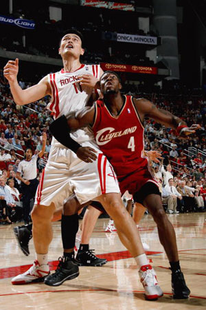 姚明为何是史上最差第一中锋?-姚明,封盖能力