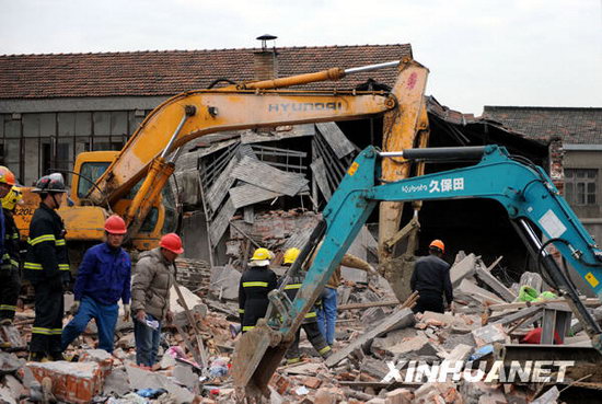 宁沪高铁江苏丹阳段工棚坍塌致11死20伤-沪宁