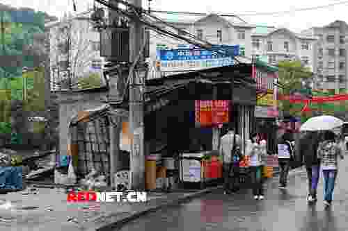 帅小伙街头卖帅哥烧饼 受<em>女大学生</em>热捧(图)-帅