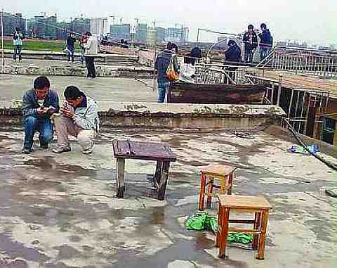 西安老师参与全国计算机考试作弊 黑板上写答