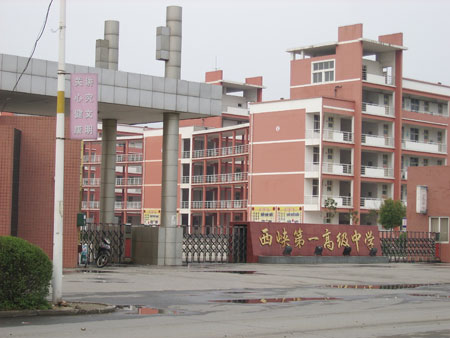 河南一高中每天学习18小时 学生相继猝死自杀