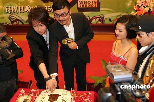 刘谦出关大玩预言魔术 结果要等6天才知道-刘