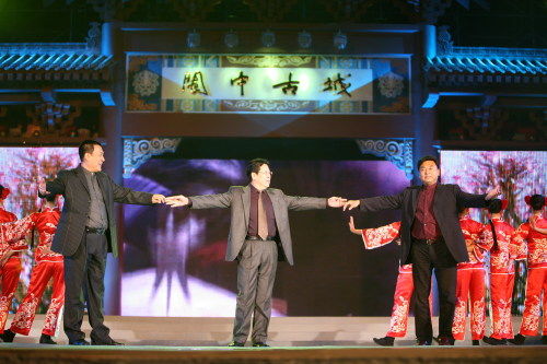 唐国强否认灾区演出拿400万出场费:近乎义演-