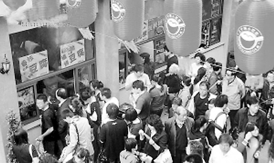 天津百年小吃街重新开街-小吃街,夜市,小豆粥,