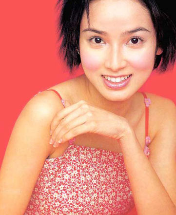 美女温芳玲：辞去巨额年薪和非洲狐獴“恋爱”