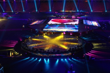 成龙鸟巢首次演唱会受赞誉