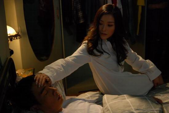 《午夜出租车》曝新剧照 邓紫衣情挑陈小春-陈