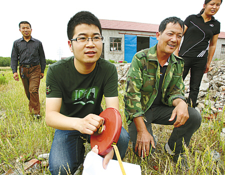 大学生村官:责任浇灌梦想奉献收获希望-大学生