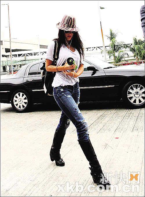 组图:<em>美女</em>穿上<em>牛仔裤</em> 演绎风情大不同-风情,美