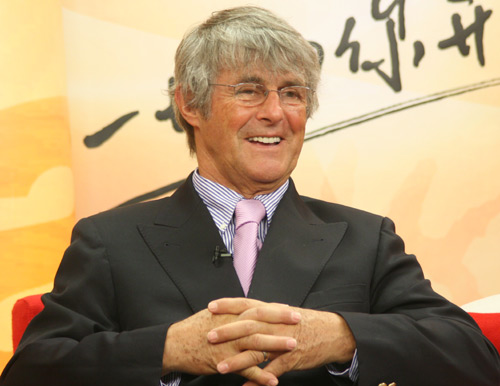 米卢给高洪波忠告:屏蔽干扰 中国足球属于管球