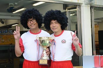 谢天华苗侨伟不做<em>型男</em> 变身爆炸头小<em>学生</em>-谢天