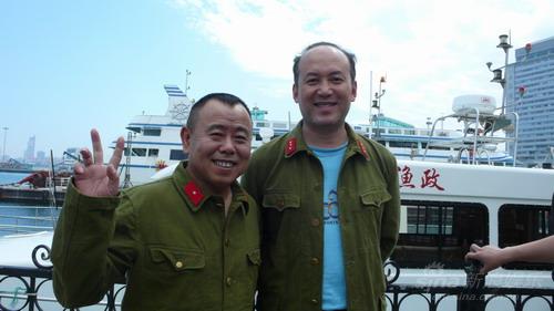 潘长江郭达出演冯小宁《追击阿多丸号》(组图