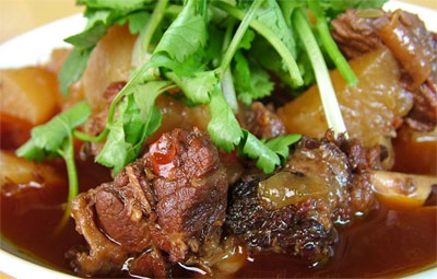 红萝卜和白萝卜能一起烧牛肉吗 1022109_310637.jpg
