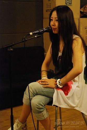 王筝音乐会紧张排练 优质新造型大胆突破(组图