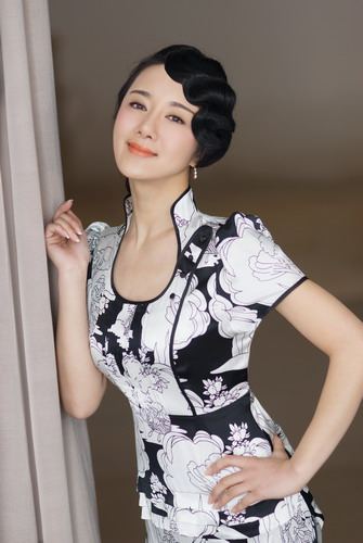 《白银帝国》李依晓笑声开场 观众期待公映-笑