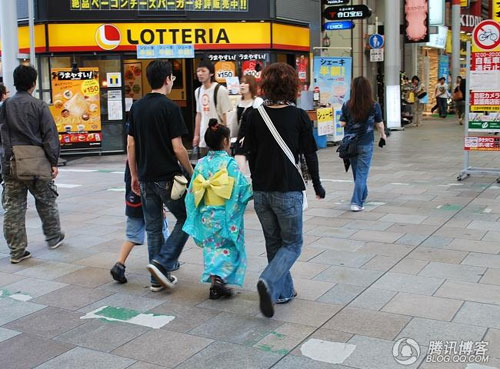 实拍<em>日本</em>浴衣节的街头<em>女孩</em>-<em>日本</em>,<em>留学</em>-中国宁波