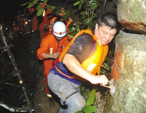 重庆旅游团遇山洪已致14人死 5人下落不明-山