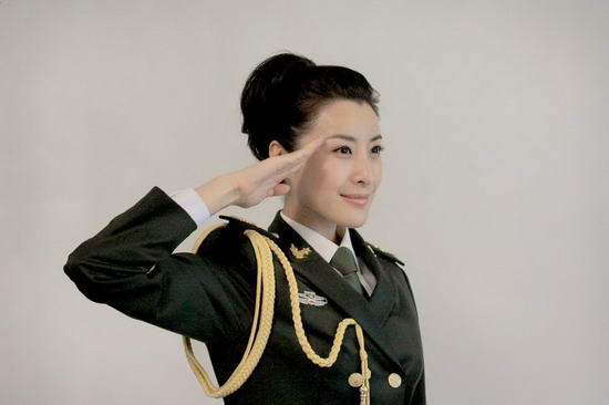 王雅捷军装照