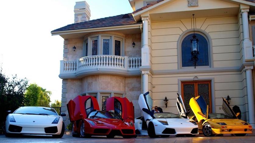 豪宅内的4辆超级跑车