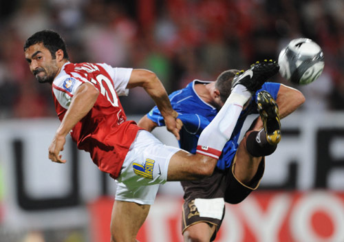 本周十佳图:怒浪滔天惊魂对抗 谁能拥抱世界(图