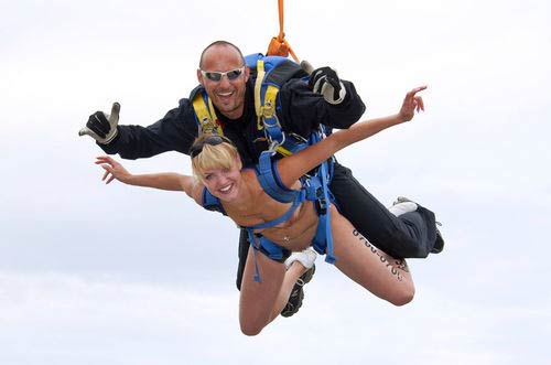 德国<em>男女</em>混合<em>裸体</em>跳伞大赛[组图]-女队员,跳伞