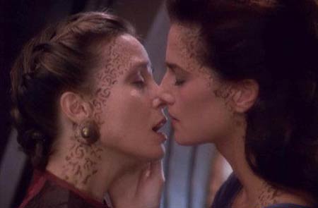 的女孩接吻(组图)-接吻,爱情,吸血鬼猎人,影视,橘