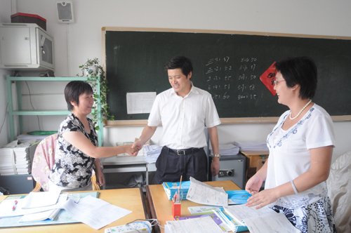 奉化市领导昨分路慰问辛勤园丁-戎雪海,老师,教