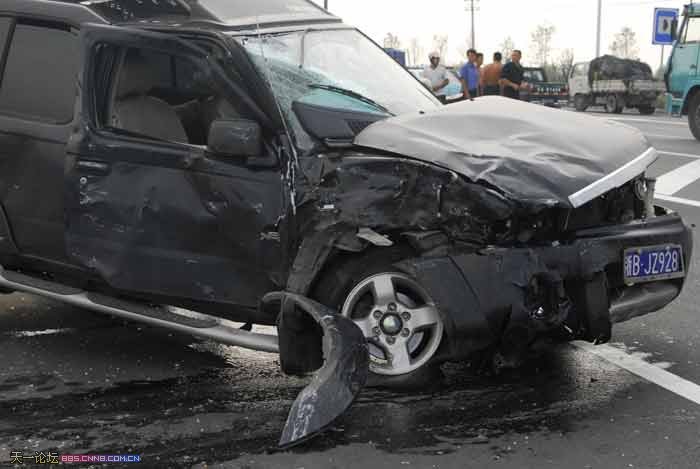 网友直击:慈溪中横线惨烈车祸