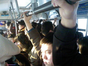 车辆少并不是公交车超载的理由