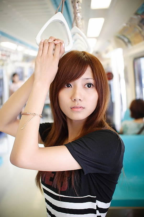 半裸<em>美女</em>喊<em>自摸</em>