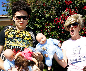 海蒂-蒙塔格和老公万圣节恶搞真人秀明星夫妇