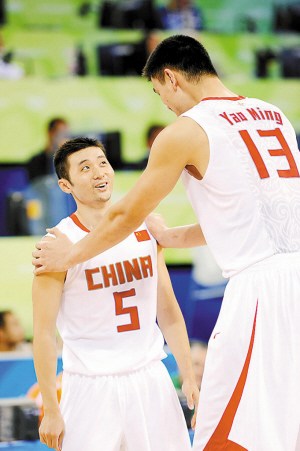 刘炜回归上海男篮 首度回应转会风波谈判愉快