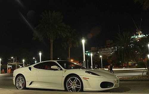 迪拜危机波及车市+富豪甩卖宾利等豪车