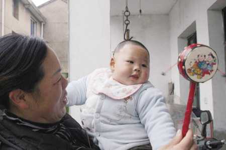 宁波第一婴出生100天长到9公斤-超级宝宝,宝