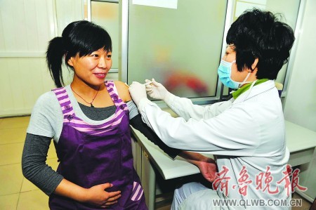 青岛首现孕妇接种甲流疫苗-孕妇,接种,疫苗,海