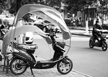 安装遮阳挡雨篷电动车变身 两轮汽车 ?-雨篷,遮