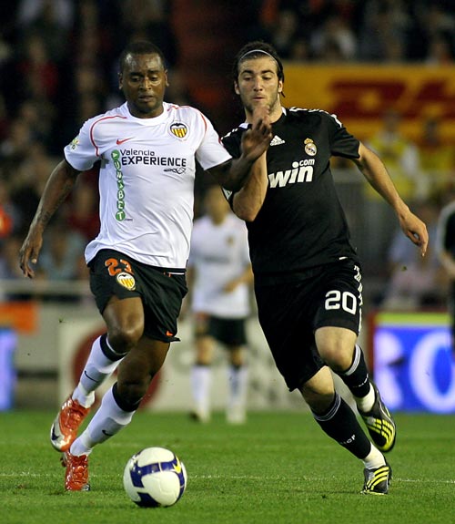 国安追逐葡萄牙现役国脚 蝙蝠军铁卫竟是主动