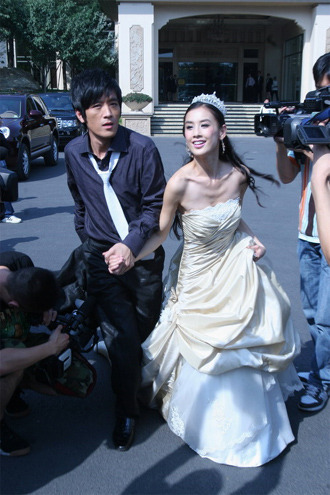 命理:富二代恋上女星原因-黄圣依,张雨绮,火生