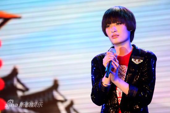 杨坤:李宇春曾轶可唱歌一般 但个性非常鲜明-李